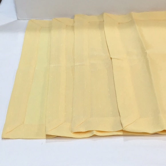 NIP four large dinner napkins - Picture 3 of 6